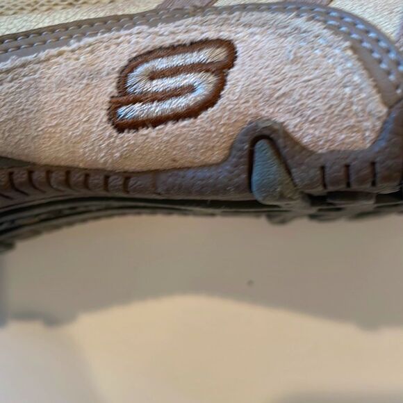 Sketchers Women’s  Slip On Tan Leather Athletic Walk Bike Shoes 6.5 - Picture 8 of 8